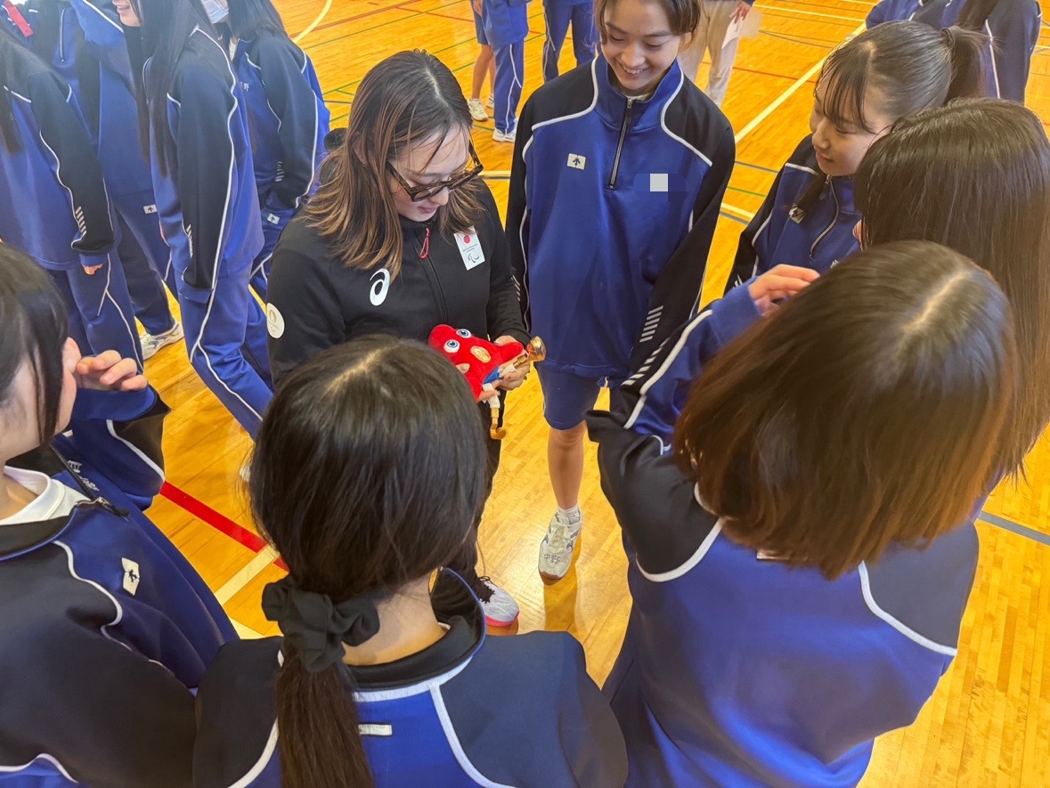 パリ2024パラリンピック水泳女子　辻内選手が来校！！