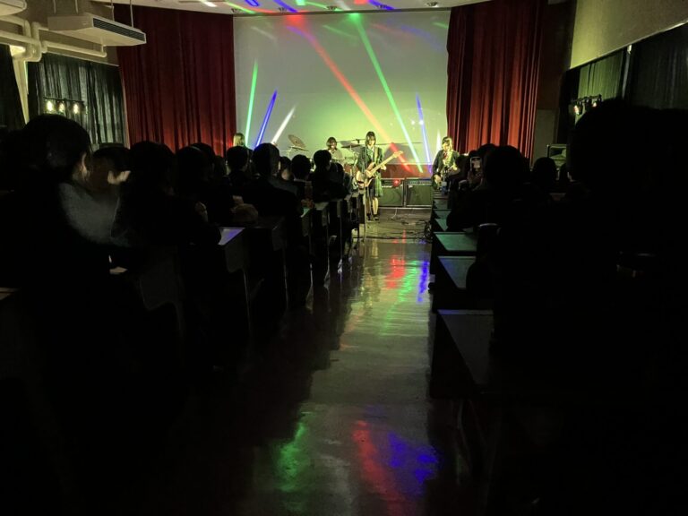軽音楽部　新歓ランチタイムライブ