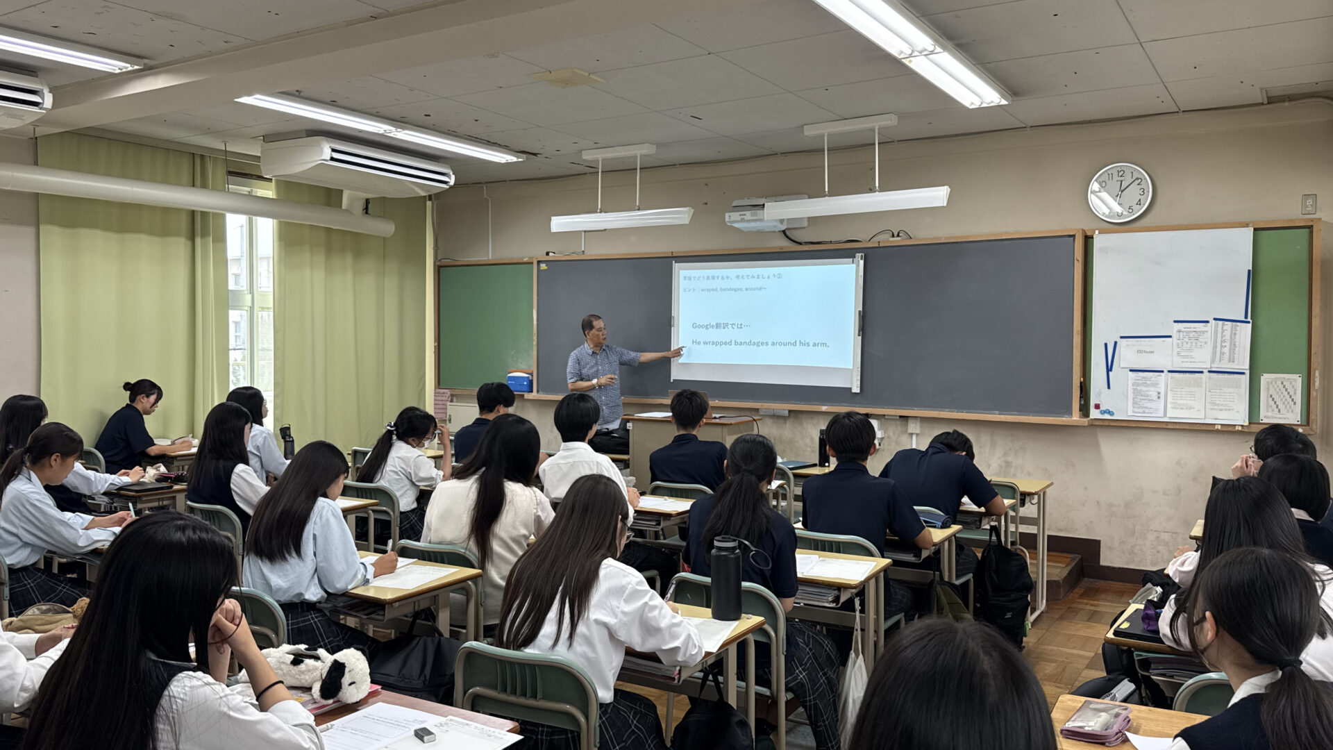 職業分野別模擬授業を行いました（２年生）