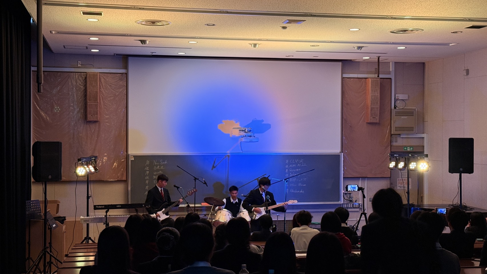 軽音楽部　岸和田高校で交流ライブ