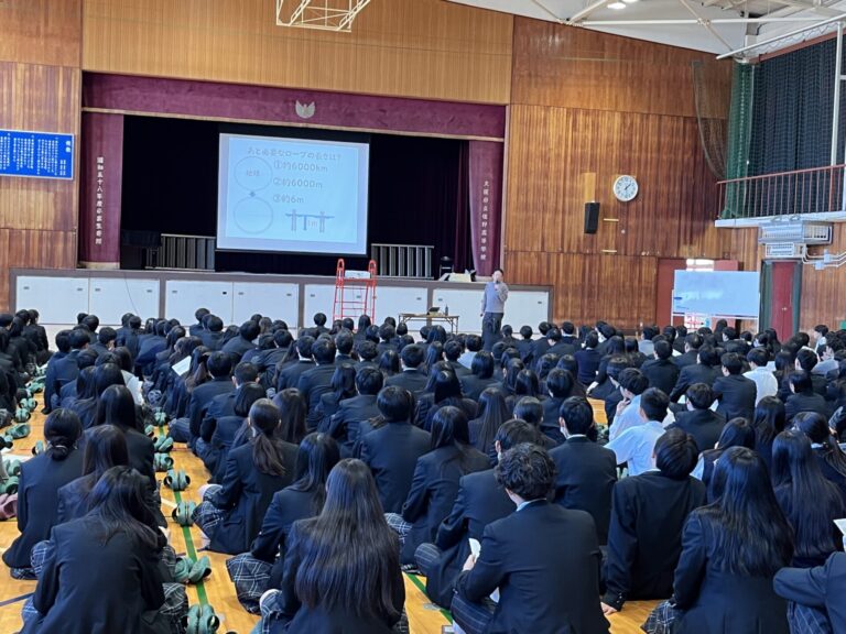 ２年生　進路講演会を実施しました！