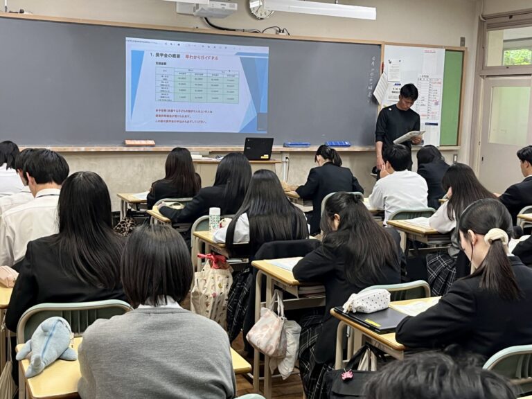 奨学金説明会を実施しました。